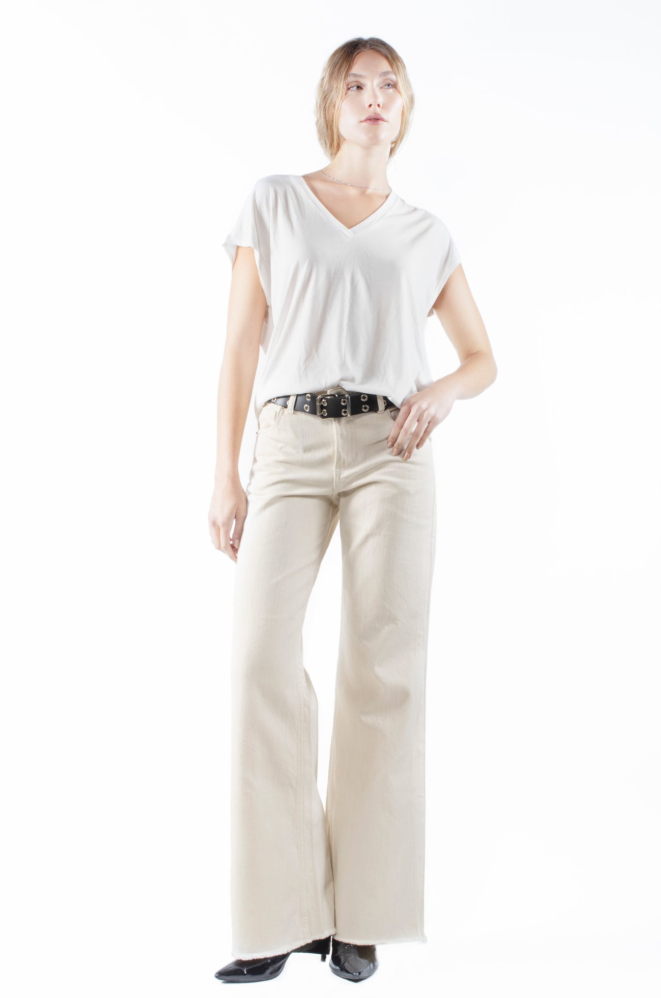 LIPTON V-NECK TEE